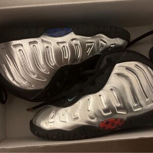 Toddler Nike shoes like NEW